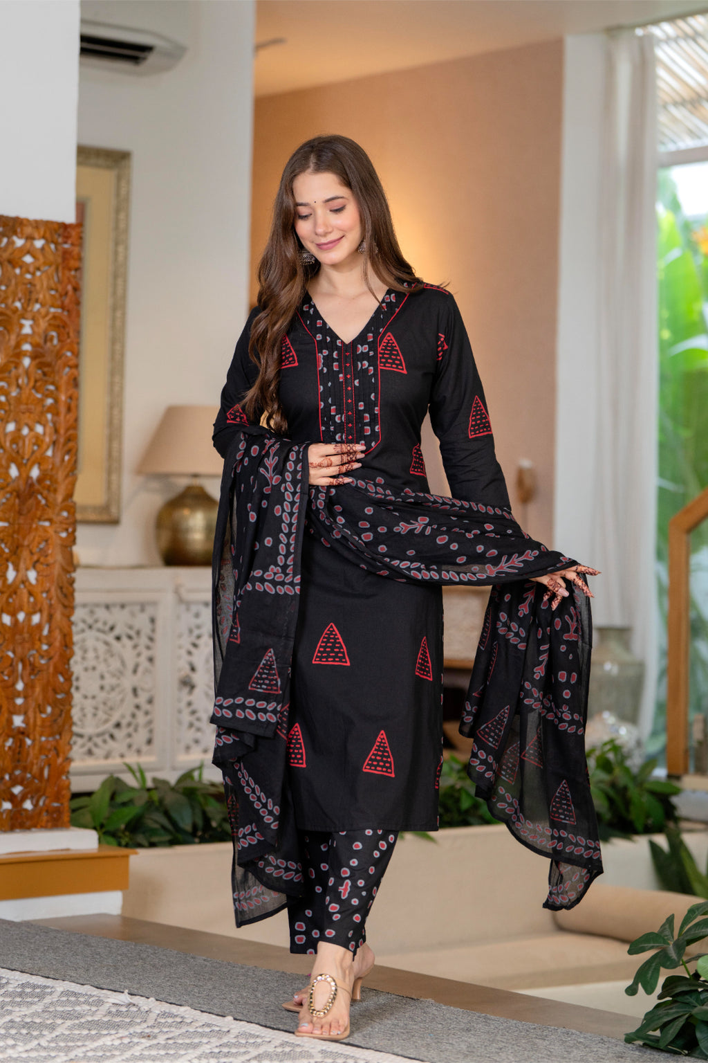 Women Pure Cotton Embroidered Kurta Sets With Dupatta