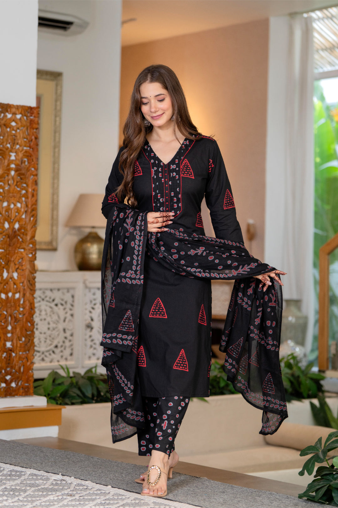 Women Pure Cotton Embroidered Kurta Sets With Dupatta