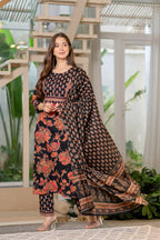 Women Pure Cotton Printed Kurta Sets With Dupatta