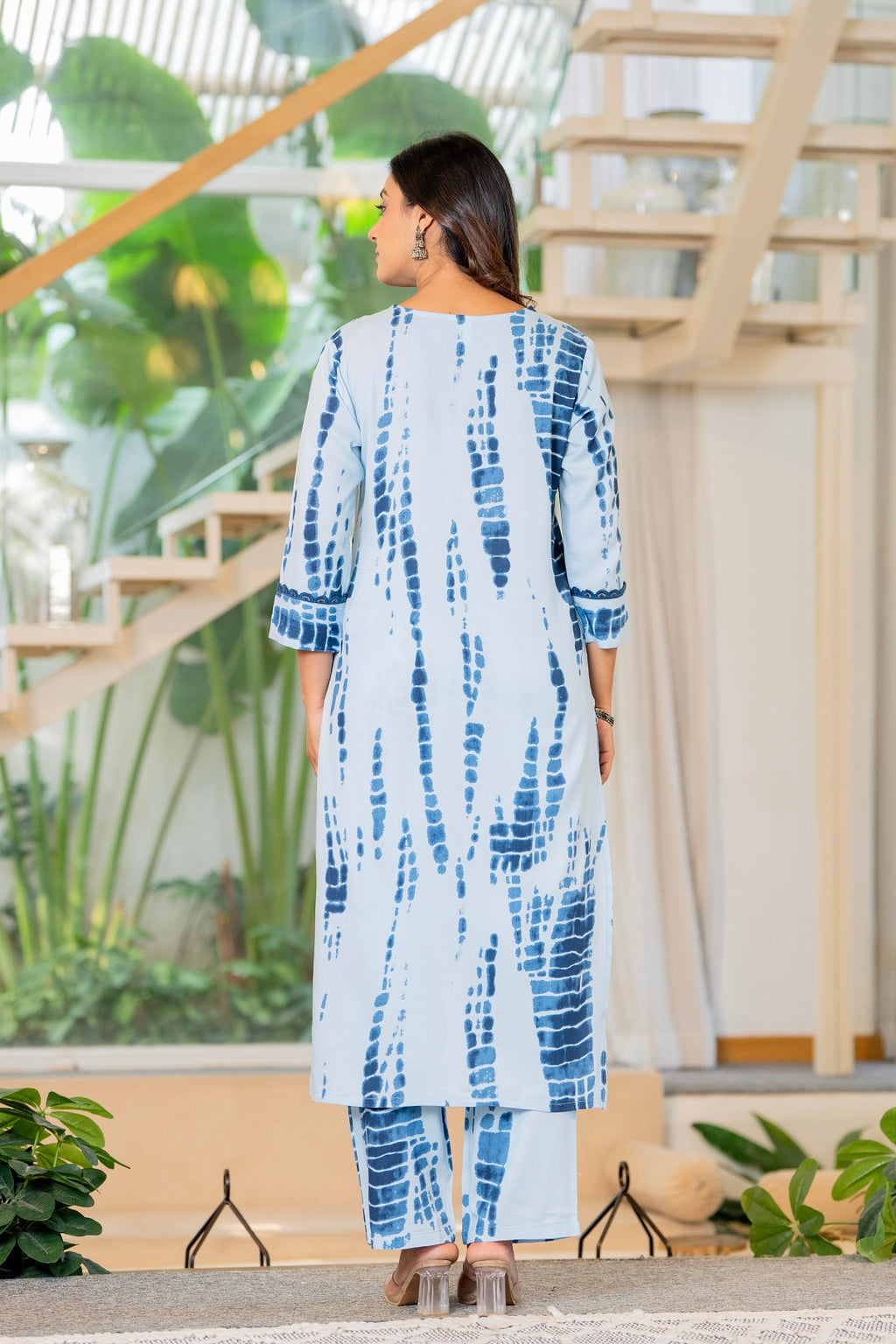 Women Dyed Regular Pure Cotton Kurta with Trousers