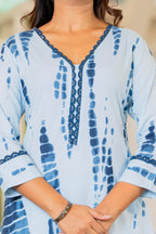 Women Dyed Regular Pure Cotton Kurta with Trousers