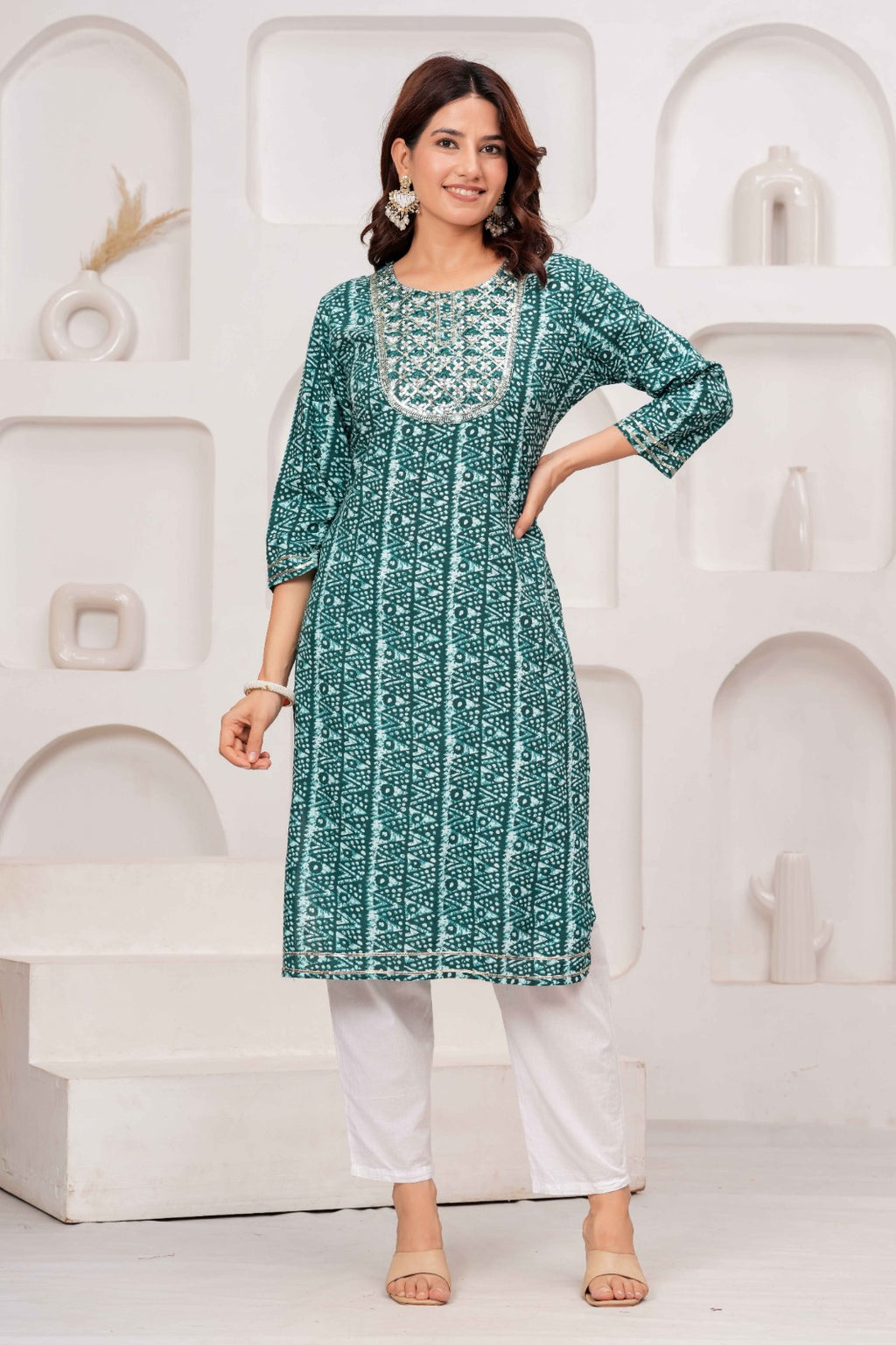 Green Printed Straight Kurta with Round Neck