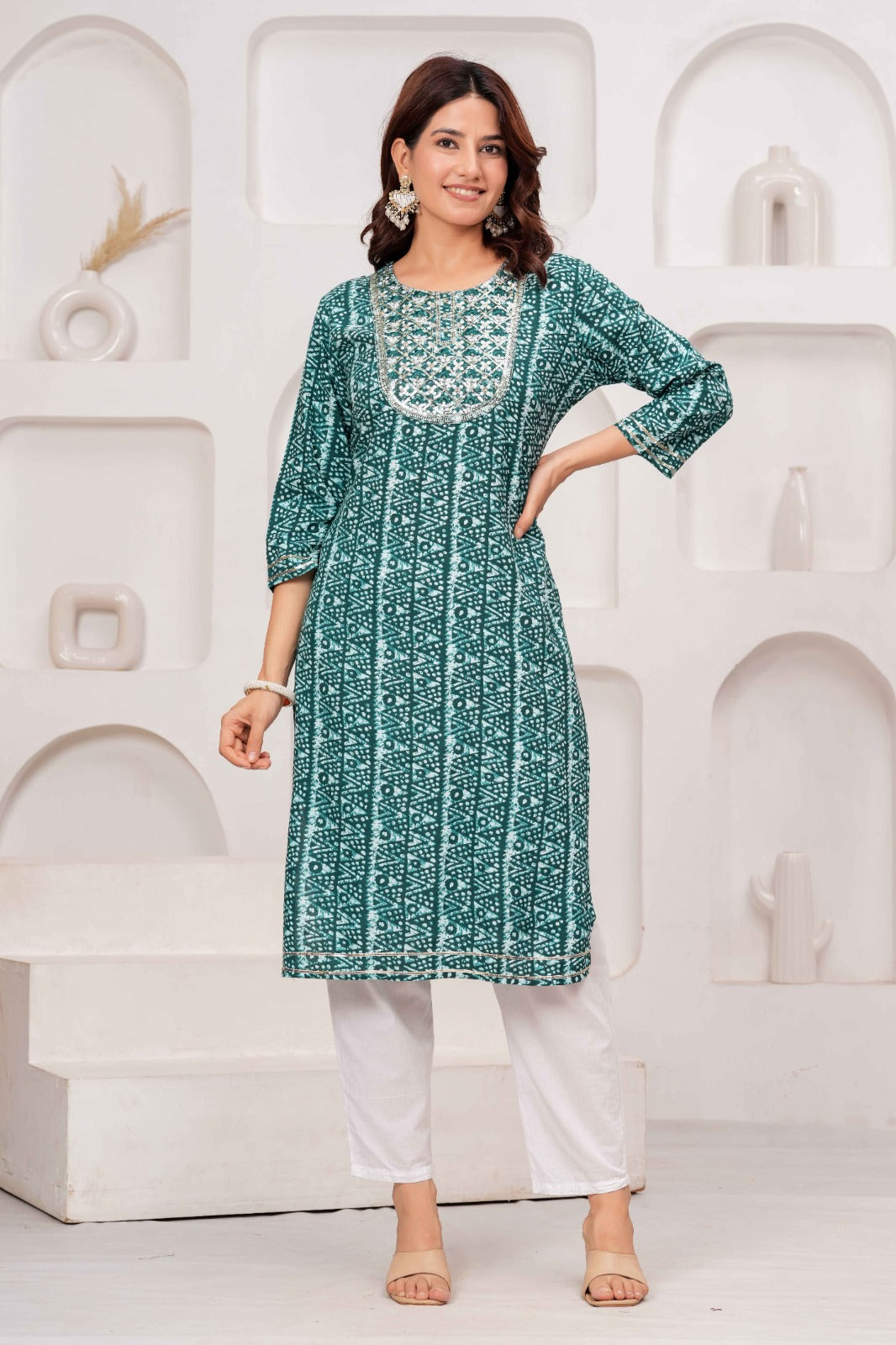 Green Printed Straight Kurta with Round Neck
