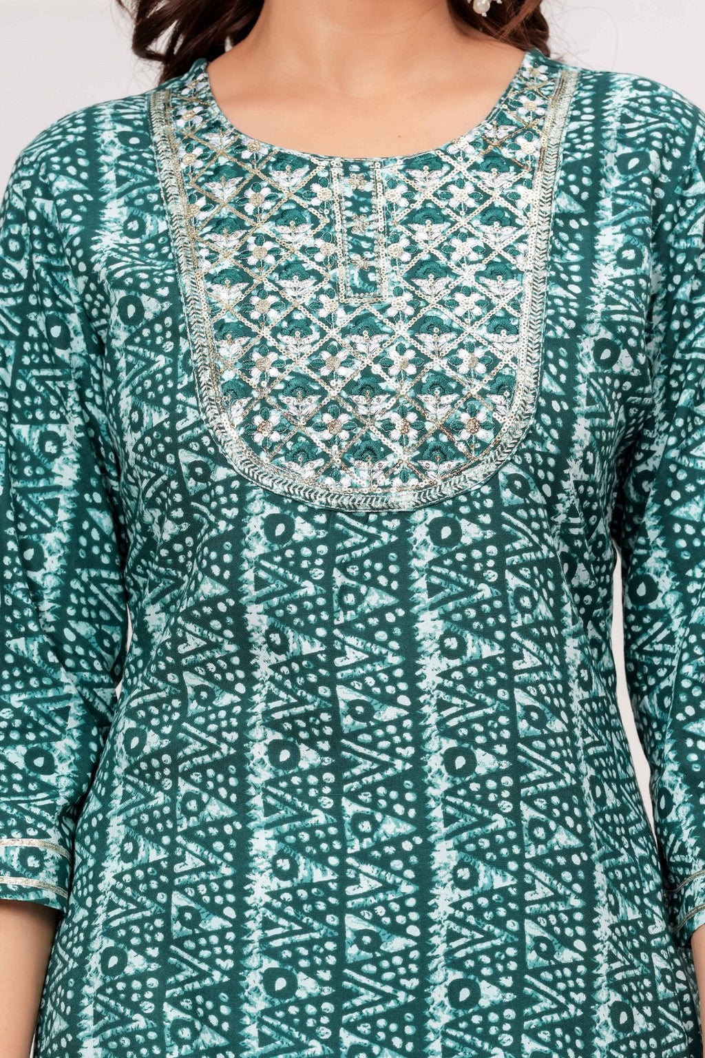 Green Printed Straight Kurta with Round Neck