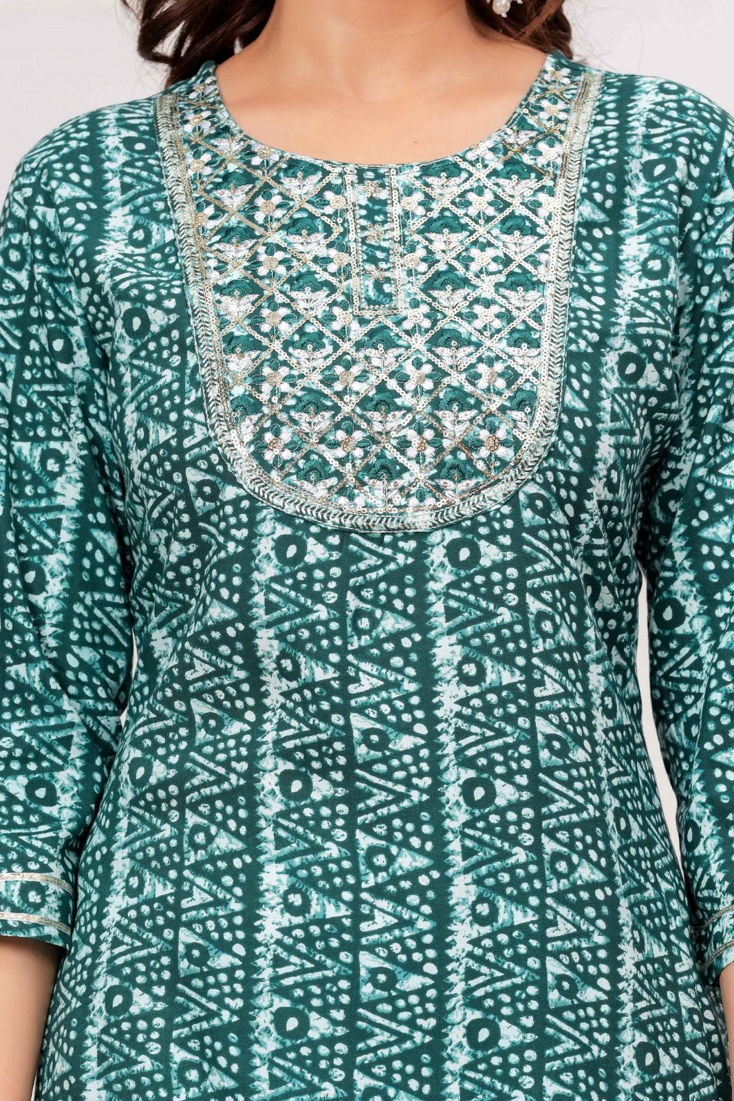 Green Printed Straight Kurta with Round Neck