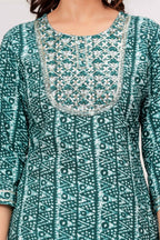 Green Printed Straight Kurta with Round Neck