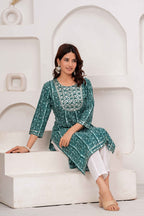 Green Printed Straight Kurta with Round Neck