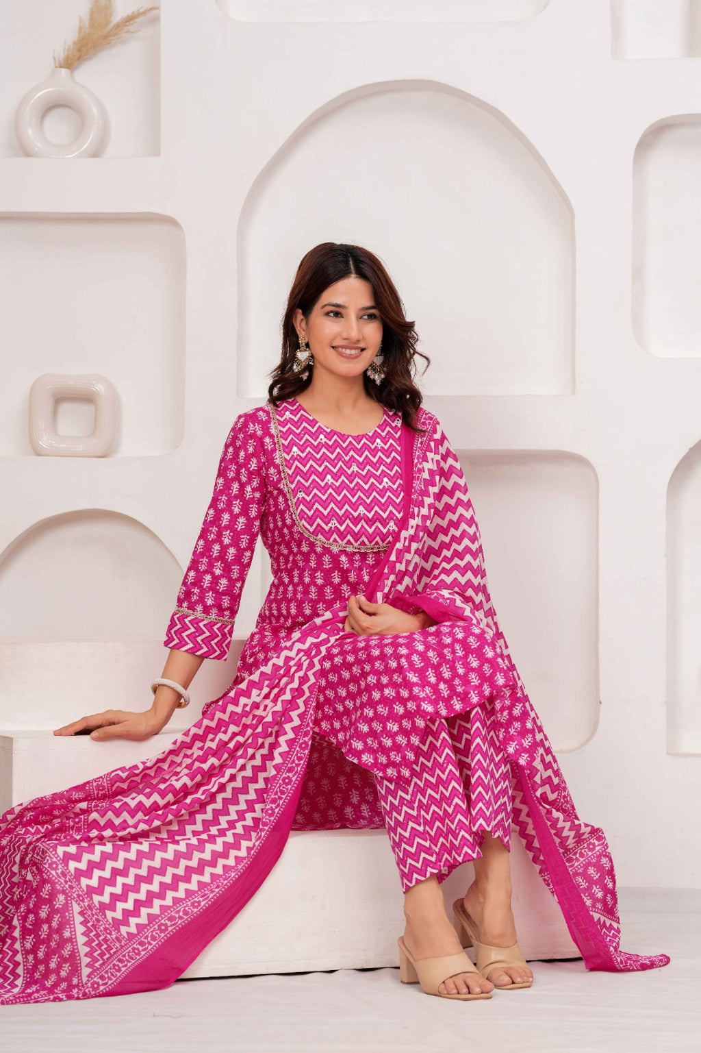 Pink Printed Kurta Pant Dupatta Set with 3/4 Sleeve